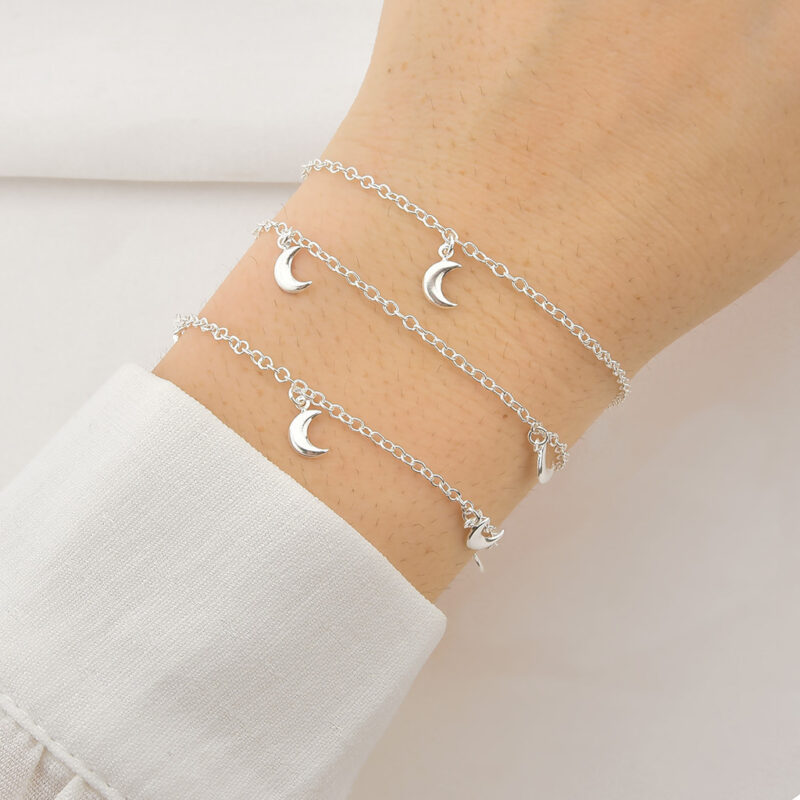 Pulseira com 5 pingentes lua penduradas - Imagem 3