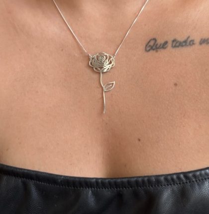 Colar Rosa a Bela e a Fera